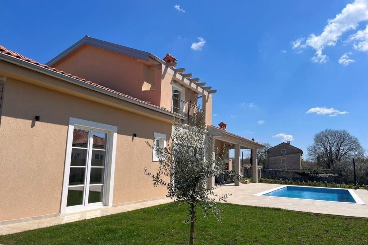 Modernt hus med pool nära Rovinj