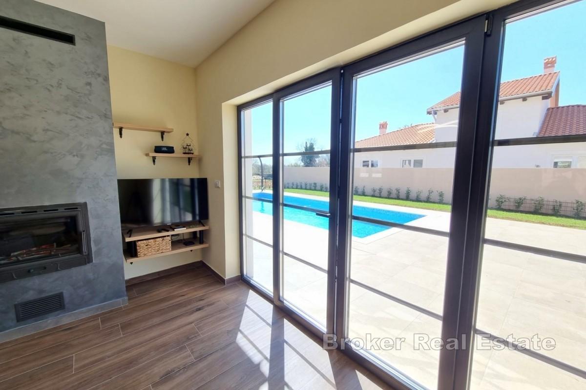 Modernt hus med pool nära Rovinj
