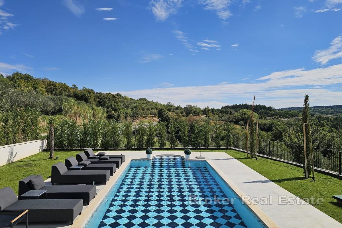 Elegante Villa mit Pool und Meerblick