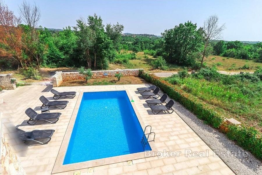 Casa con piscina e 4 camere da letto