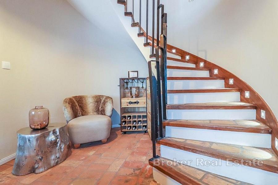 Casa con piscina e 4 camere da letto