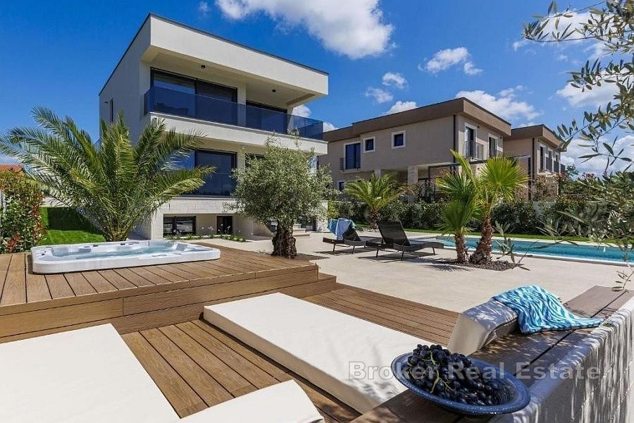 Villa moderne avec piscine près de Poreč