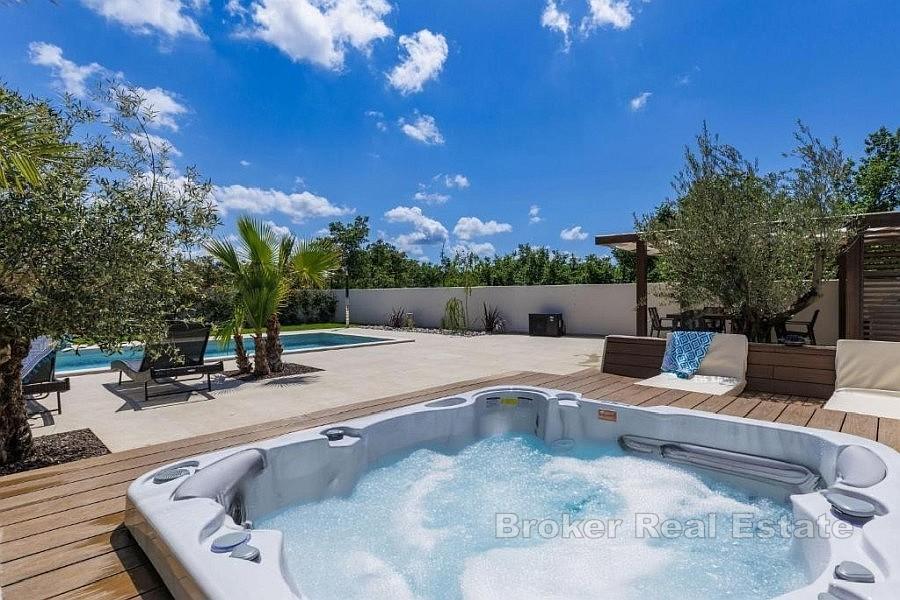 Villa moderne avec piscine près de Poreč