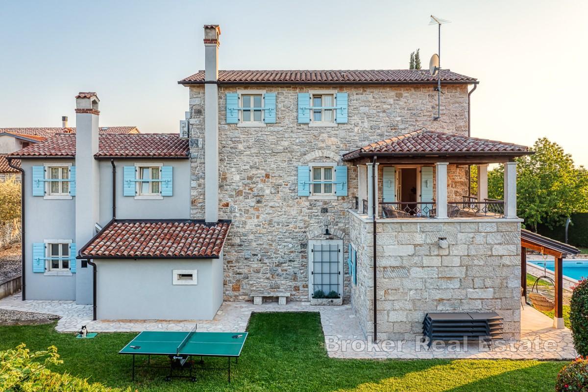 Villa rustique en pierre avec grand jardin