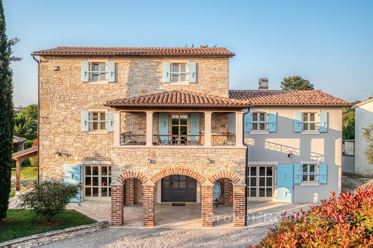 Villa rustique en pierre avec grand jardin