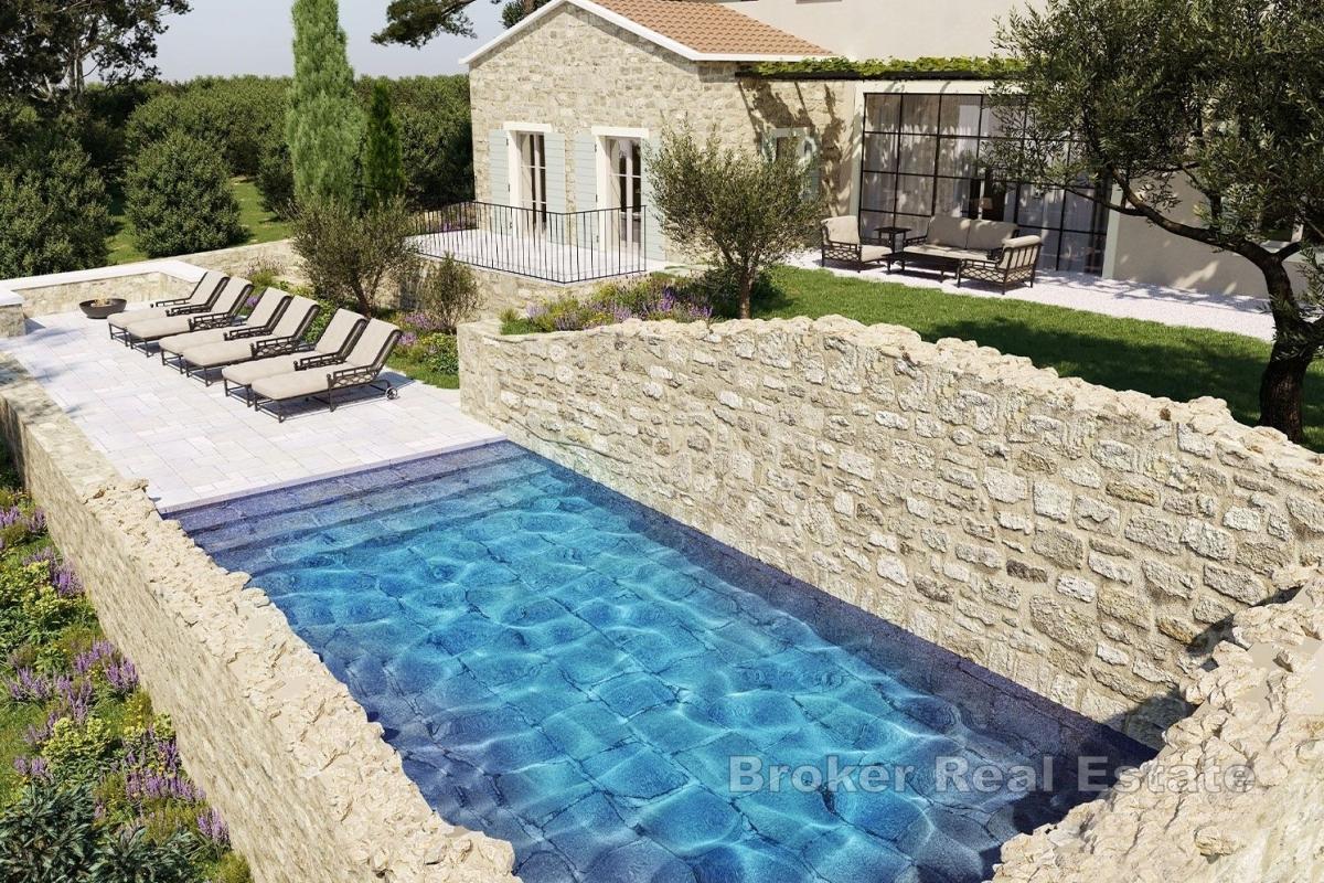 Steinvilla mit Pool und Garten