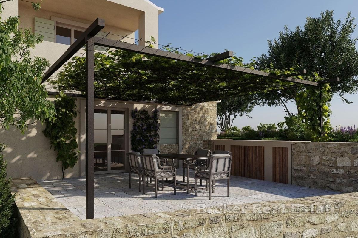 Steinvilla mit Pool und Garten