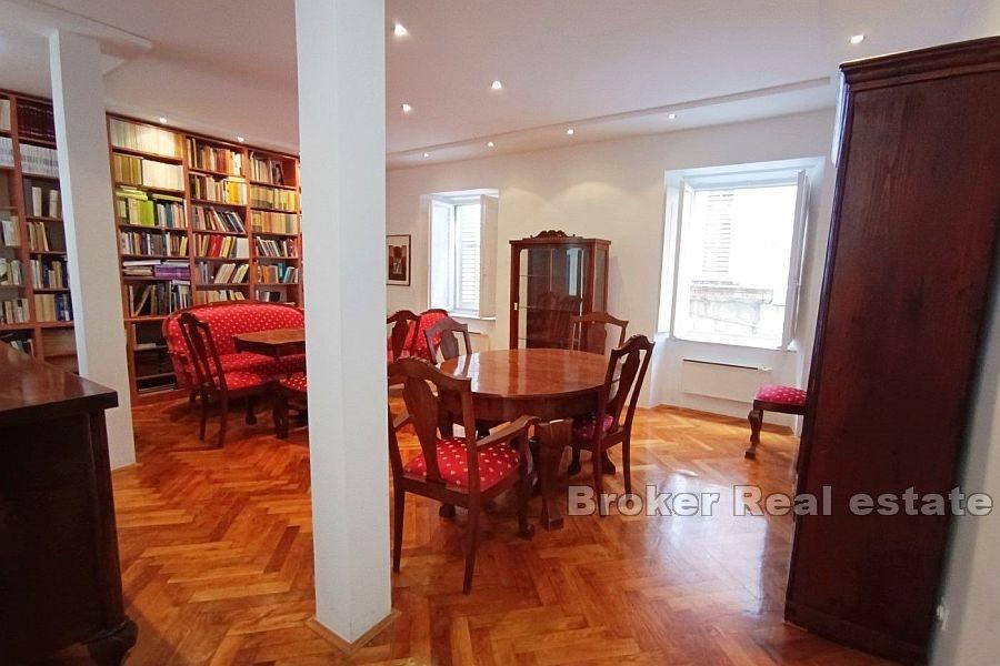 Dubrovník - Komfortný štvorizbový byt v centre