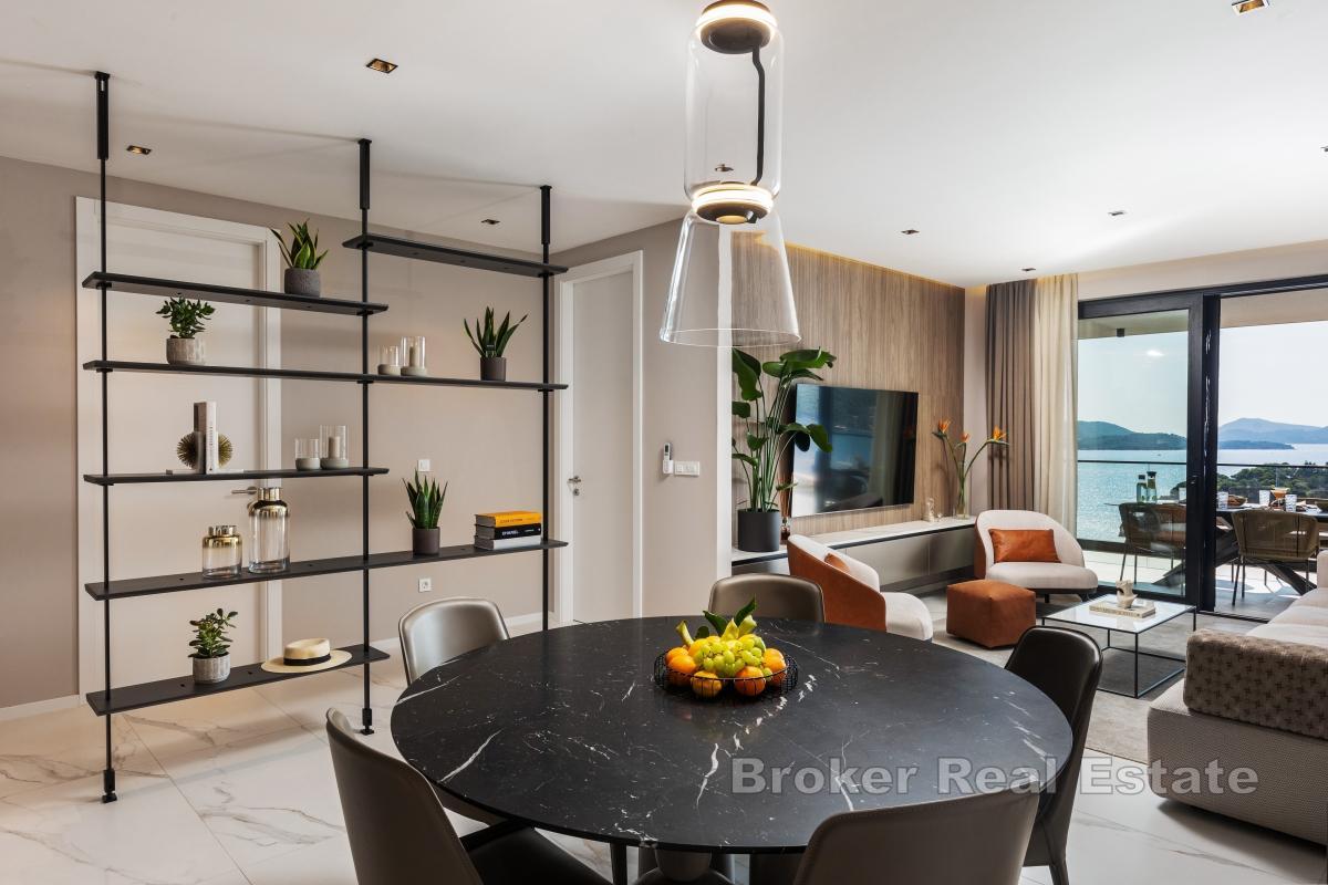 Treroms leilighet med havutsikt