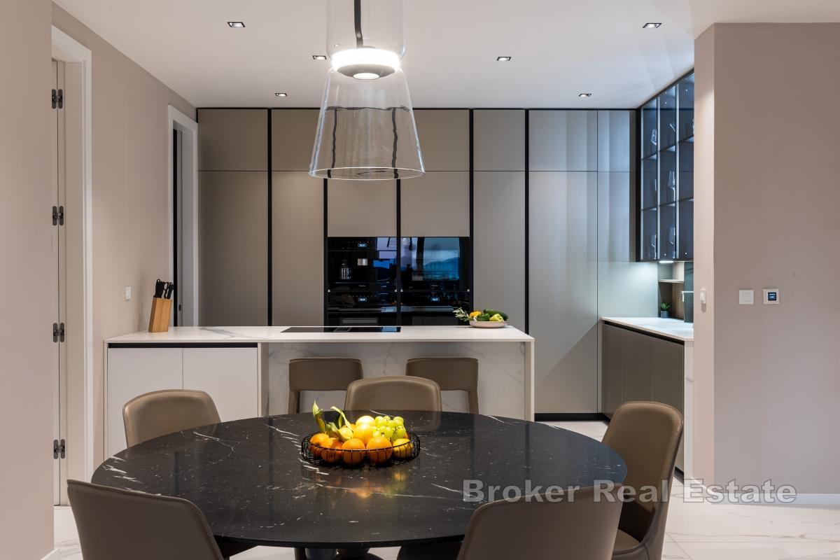 Treroms leilighet med havutsikt