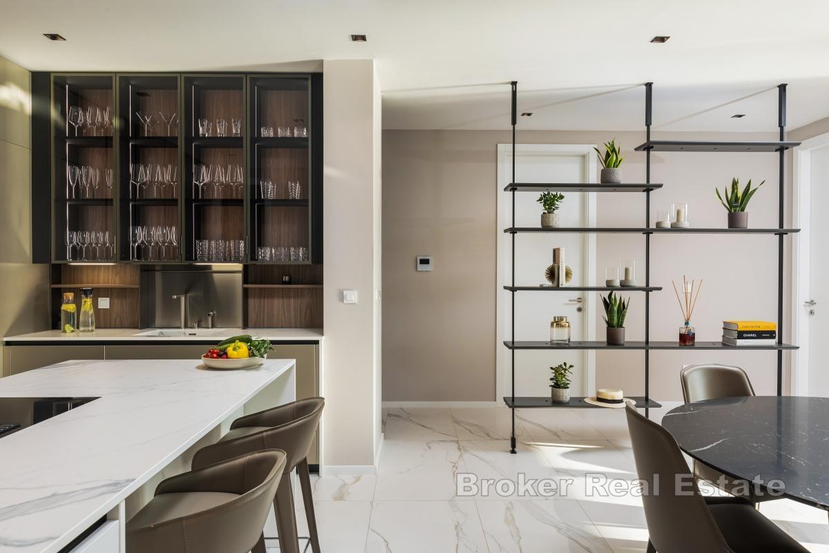 Treroms leilighet med havutsikt