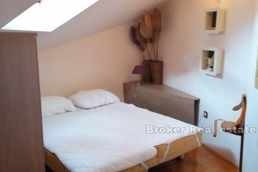 Makarska - Dvojposchodový apartmán v centre s výhľadom na more