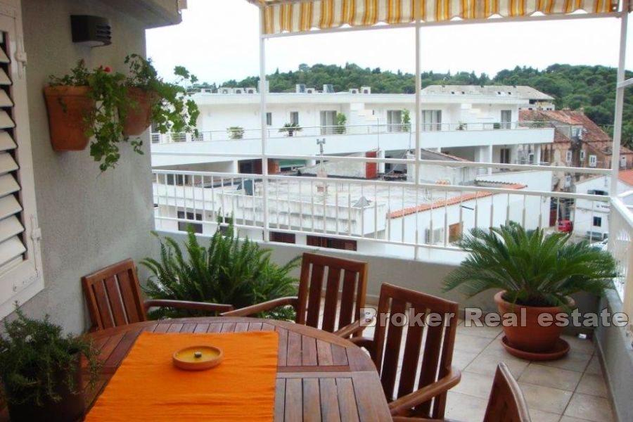 Makarska - Dvojposchodový apartmán v centre s výhľadom na more
