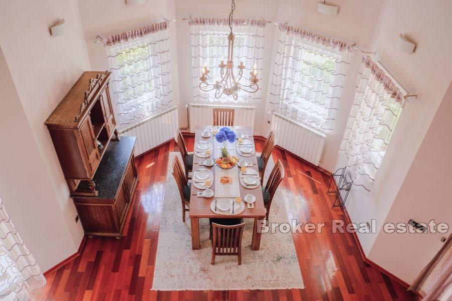 Шибеник - Дом с бассейном