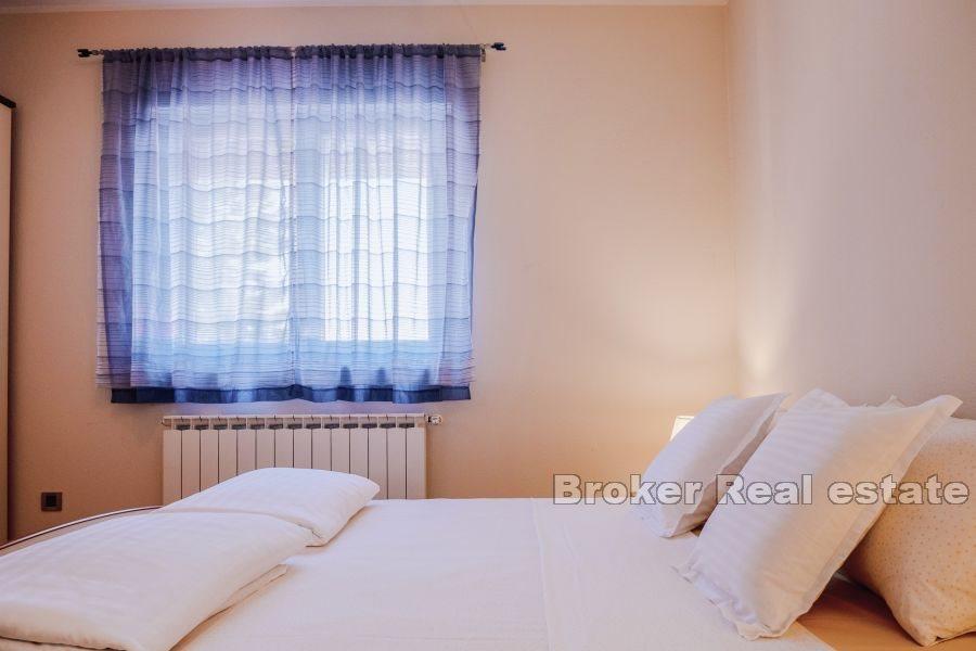 Шибеник - Дом с бассейном