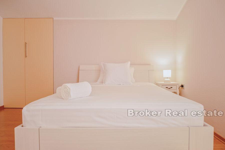 Шибеник - Дом с бассейном