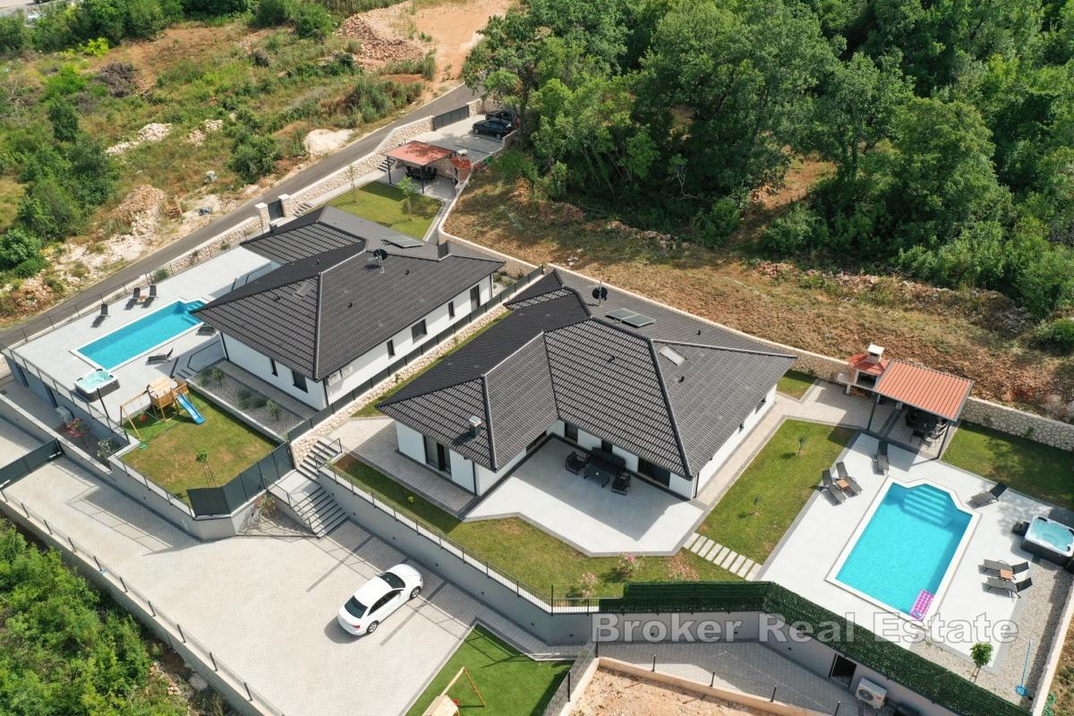 Moderná vila s výhľadom na Modré jazero