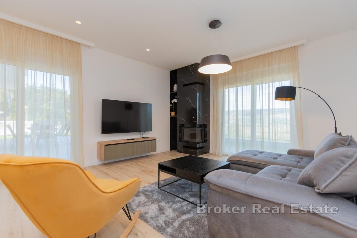 Moderna vila s pogledom na Modro jezero