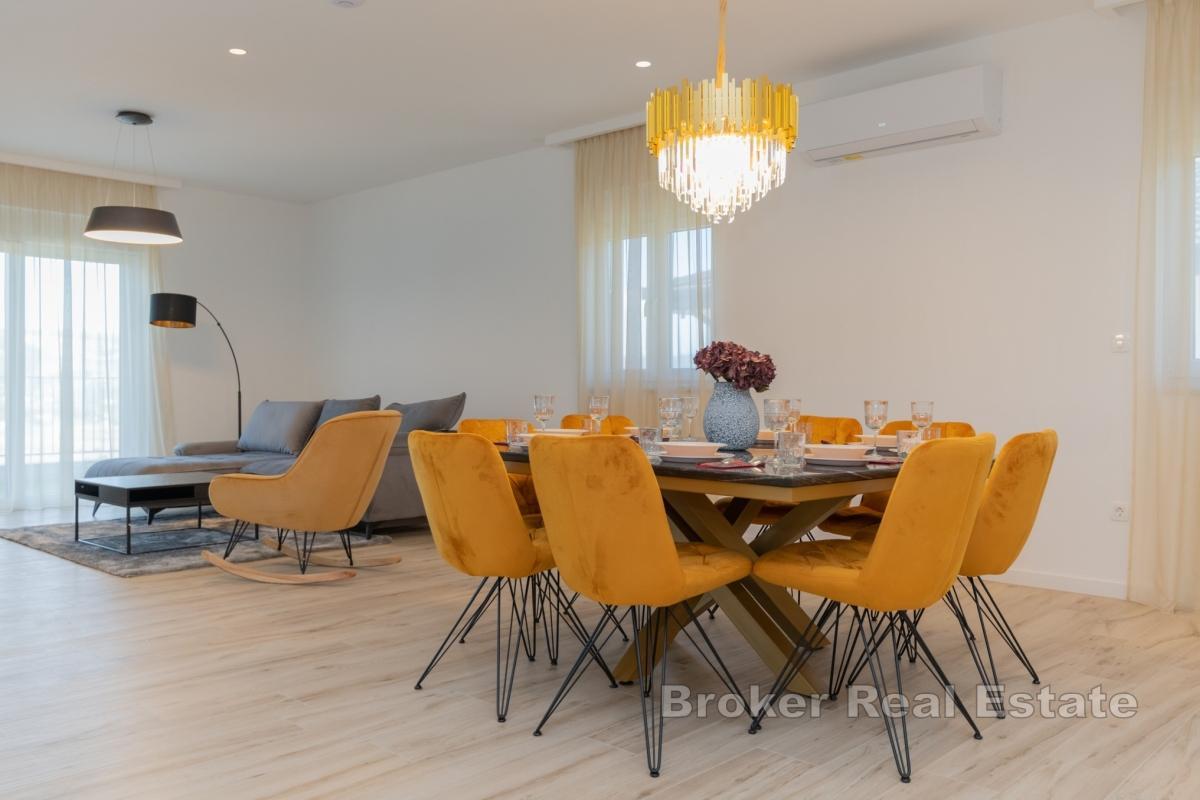 Moderná vila s výhľadom na Modré jazero