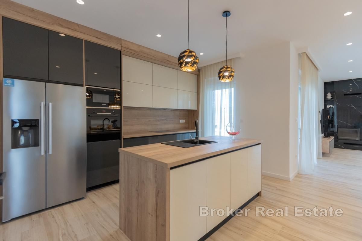 Moderna vila s pogledom na Modro jezero