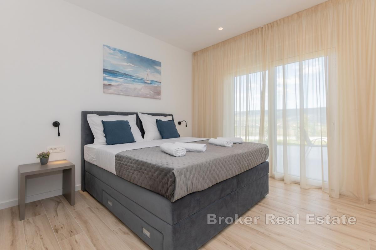 Moderna vila s pogledom na Modro jezero