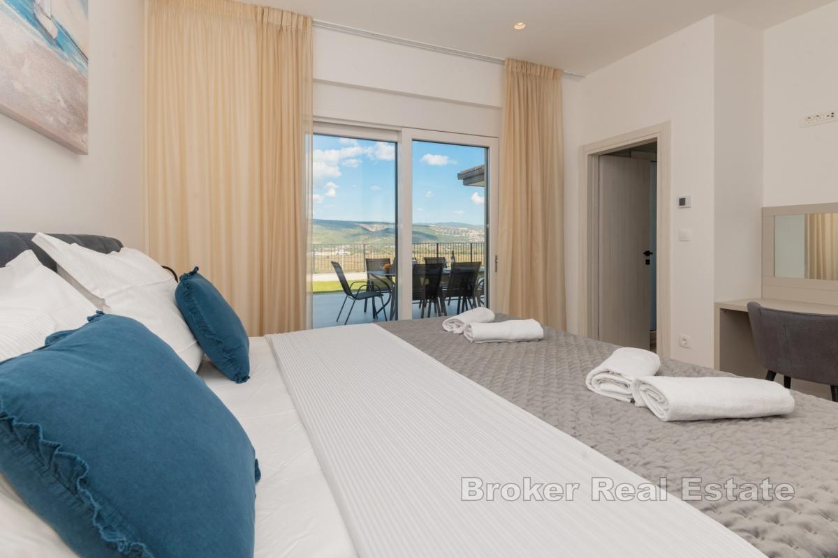 Moderná vila s výhľadom na Modré jazero