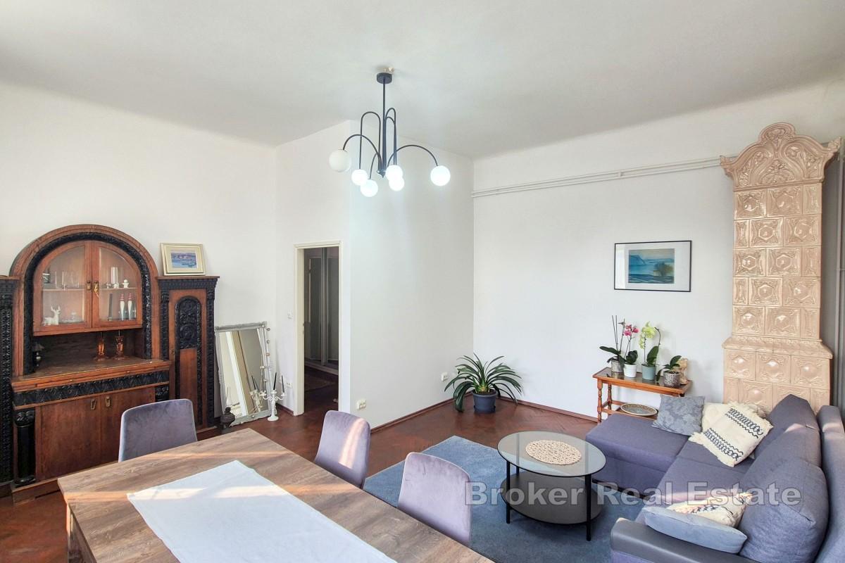 Appartamento con tre camere da letto in centro