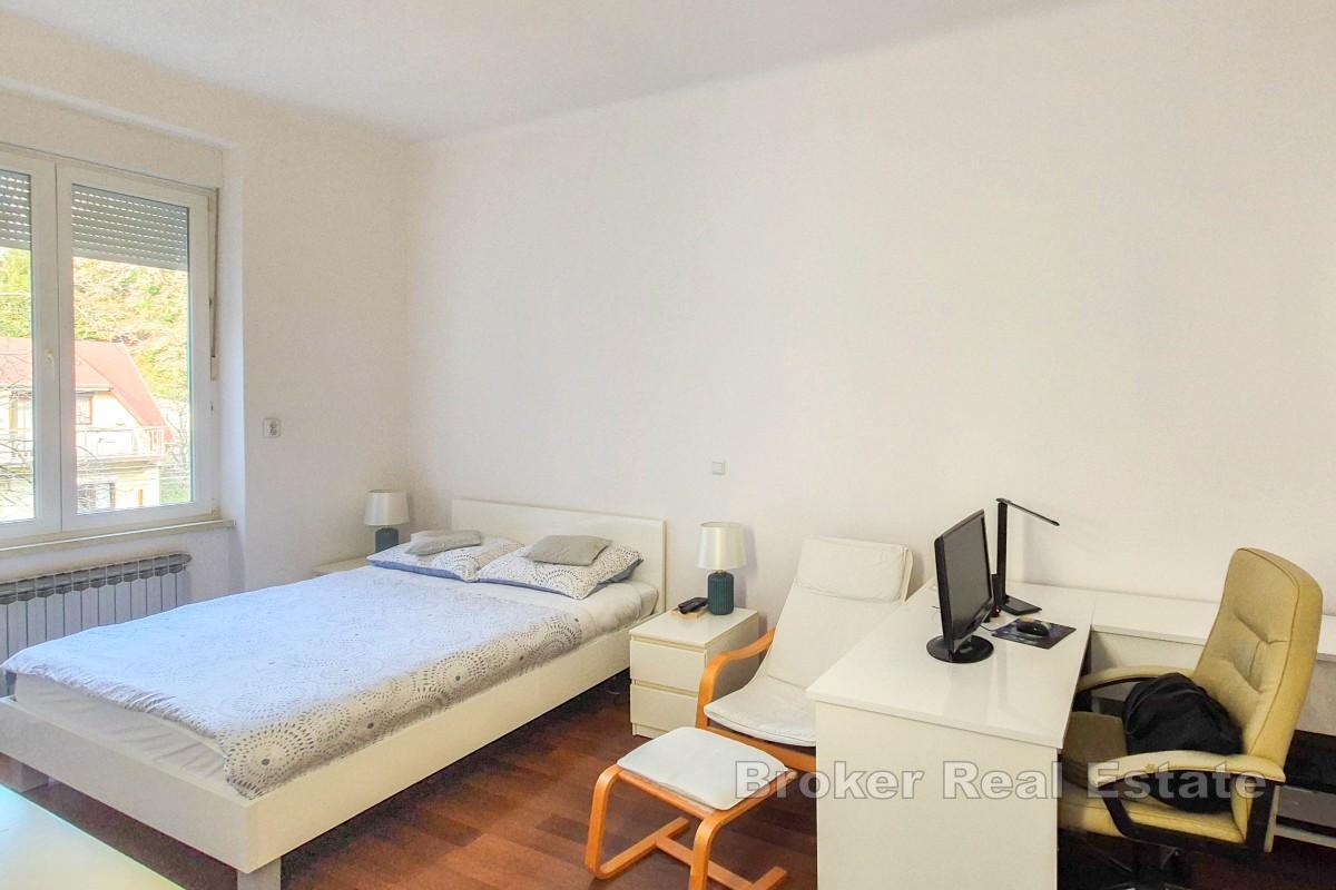 Appartamento con tre camere da letto in centro