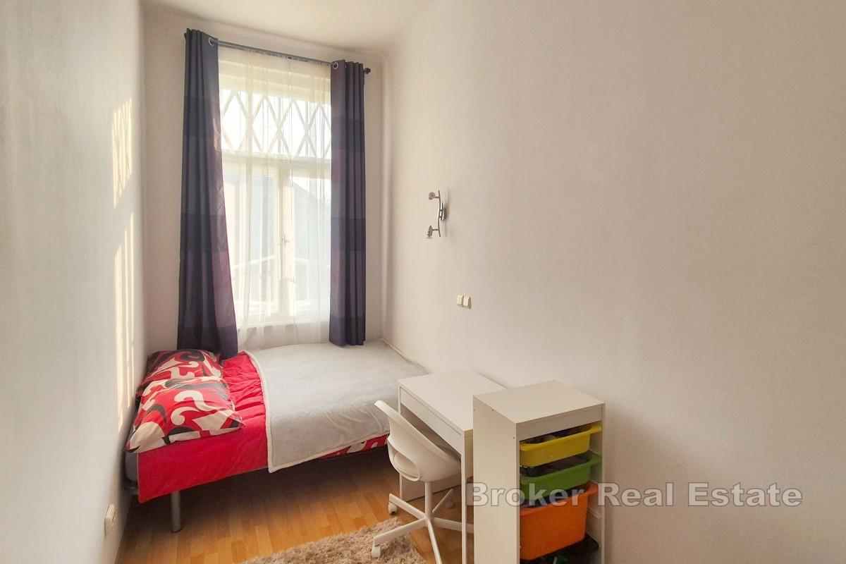 Appartamento con tre camere da letto in centro