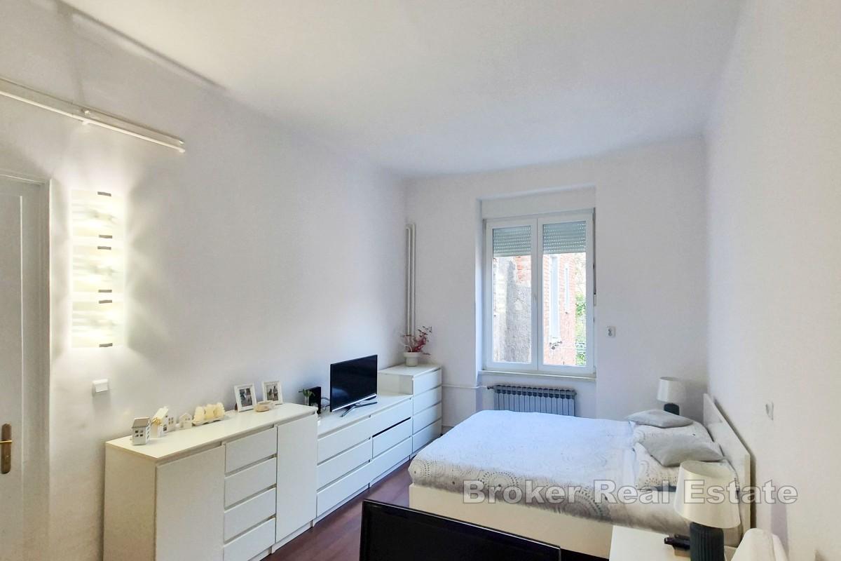 Appartamento con tre camere da letto in centro
