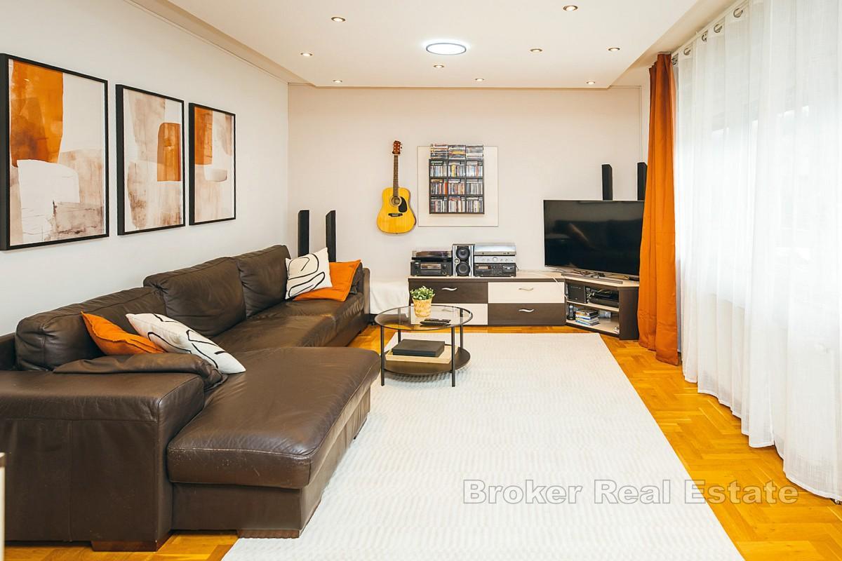 Appartement deux chambres avec garage dans un emplacement privilégié