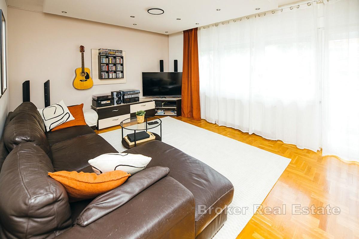 Appartement deux chambres avec garage dans un emplacement privilégié