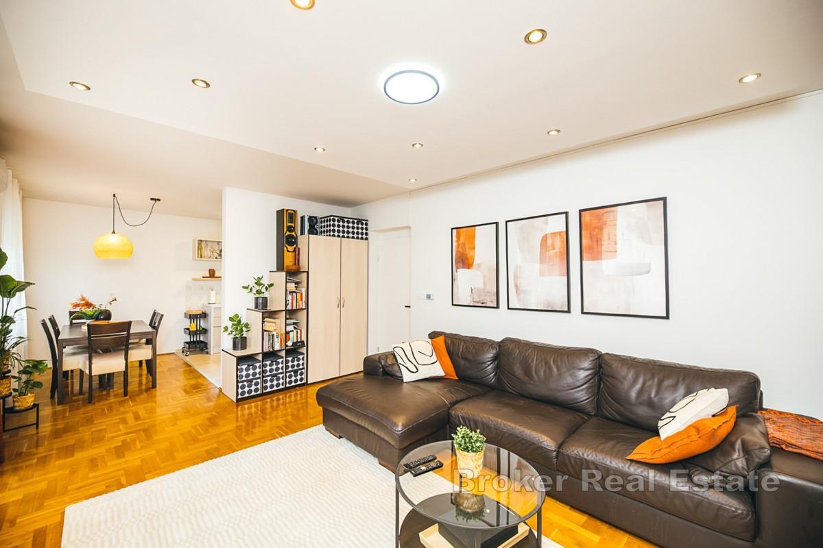 Appartement deux chambres avec garage dans un emplacement privilégié