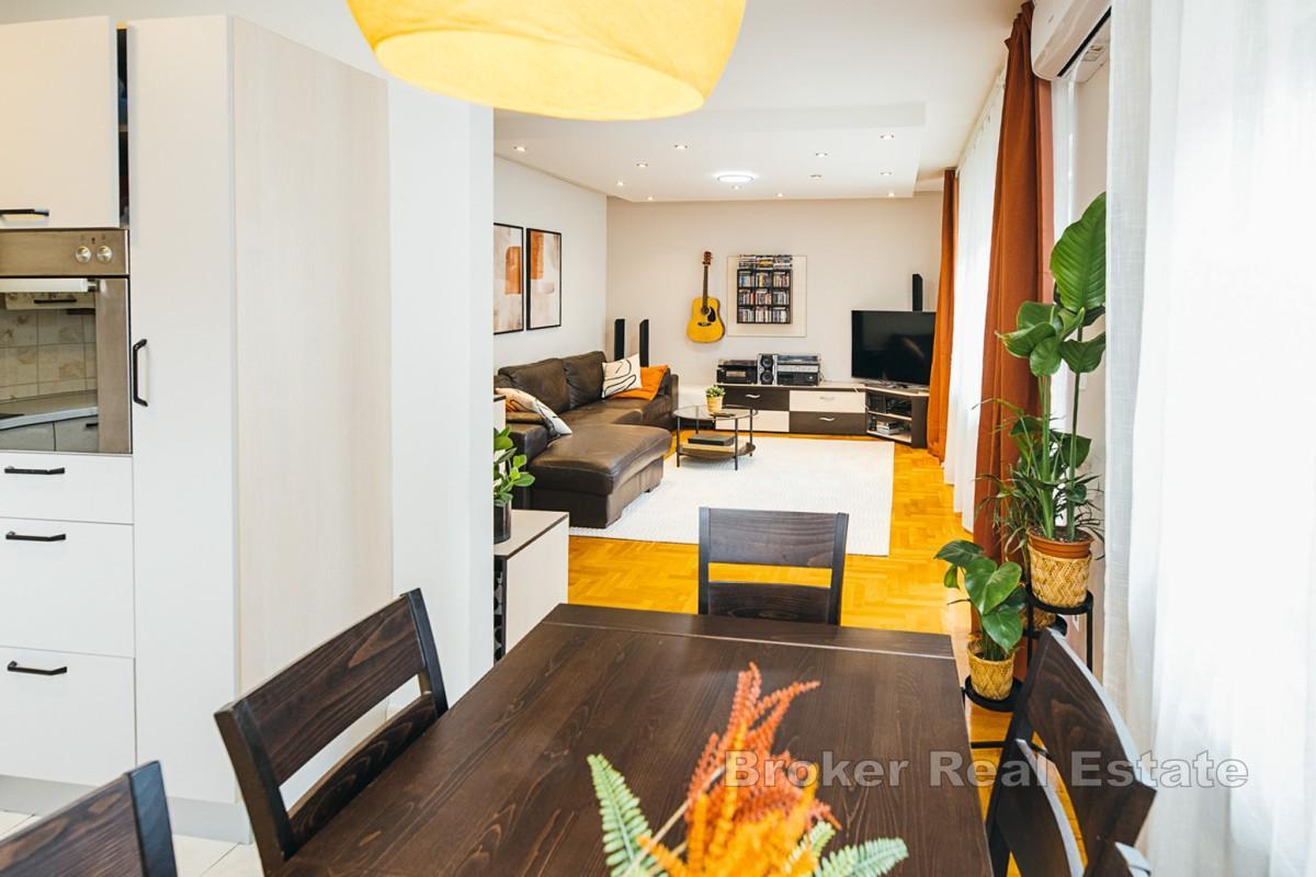 Appartement deux chambres avec garage dans un emplacement privilégié