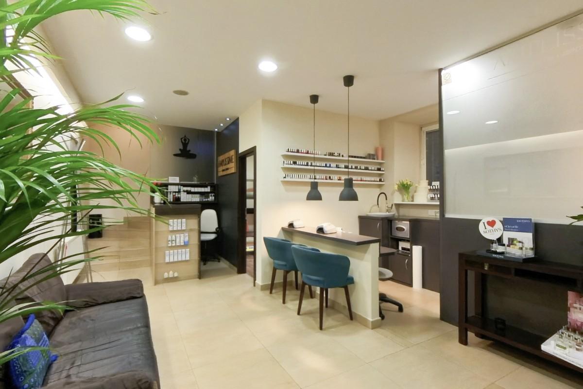 Bureaux modernes dans un quartier calme de la ville