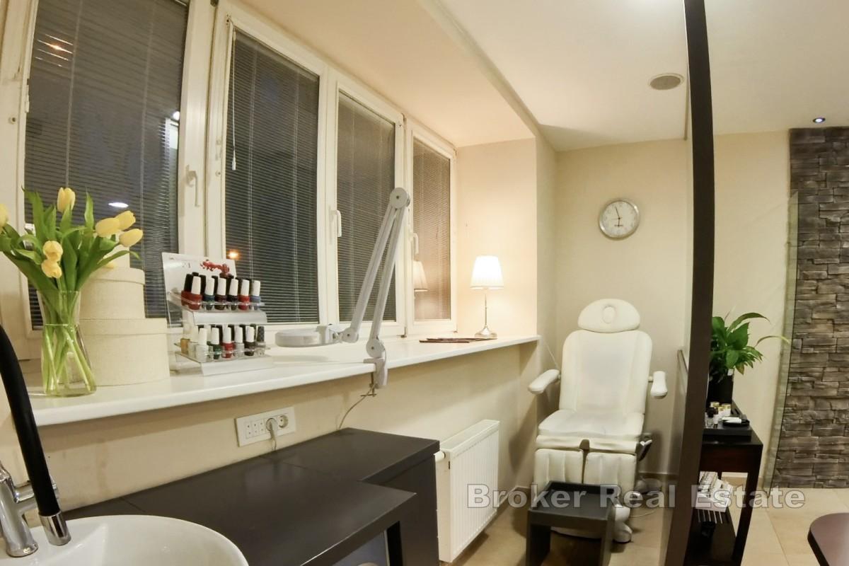 Bureaux modernes dans un quartier calme de la ville