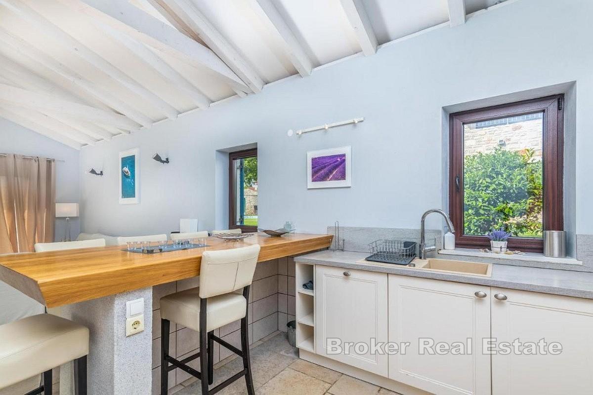 Вилла с видом на море в тихом месте