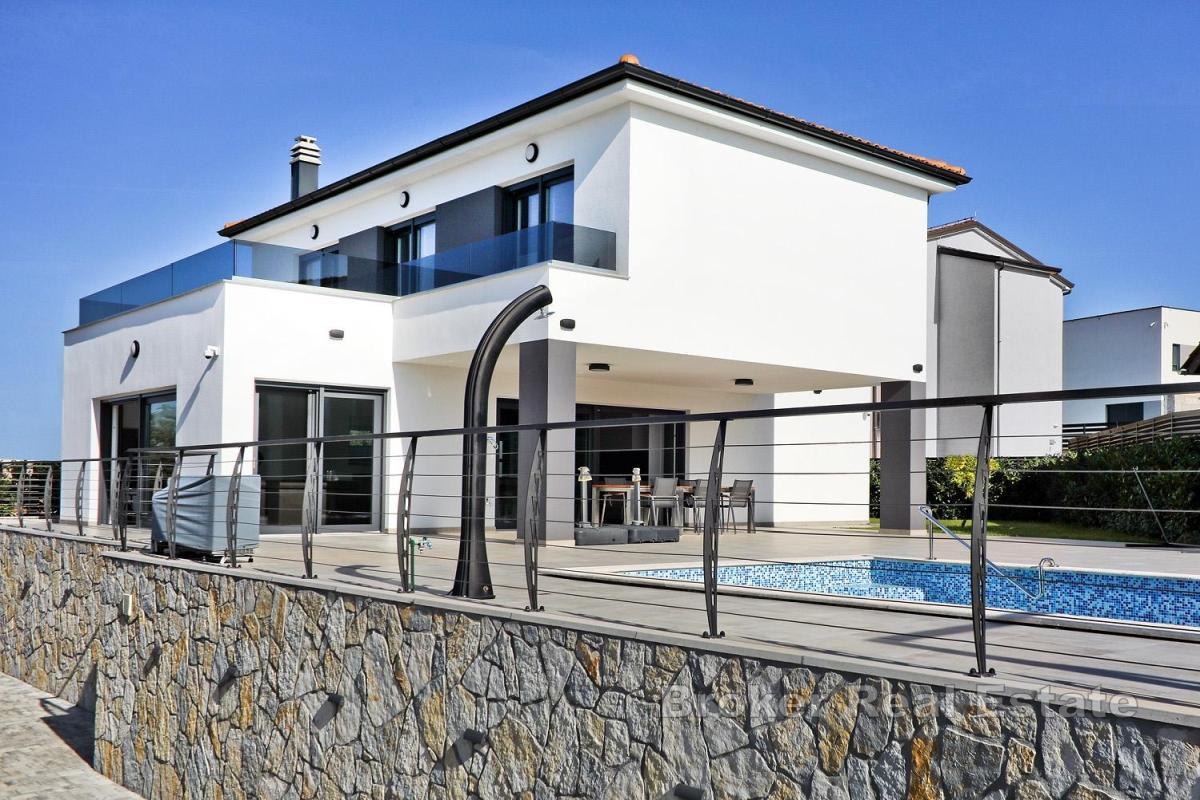 Villa med havsutsikt och uppvärmd pool
