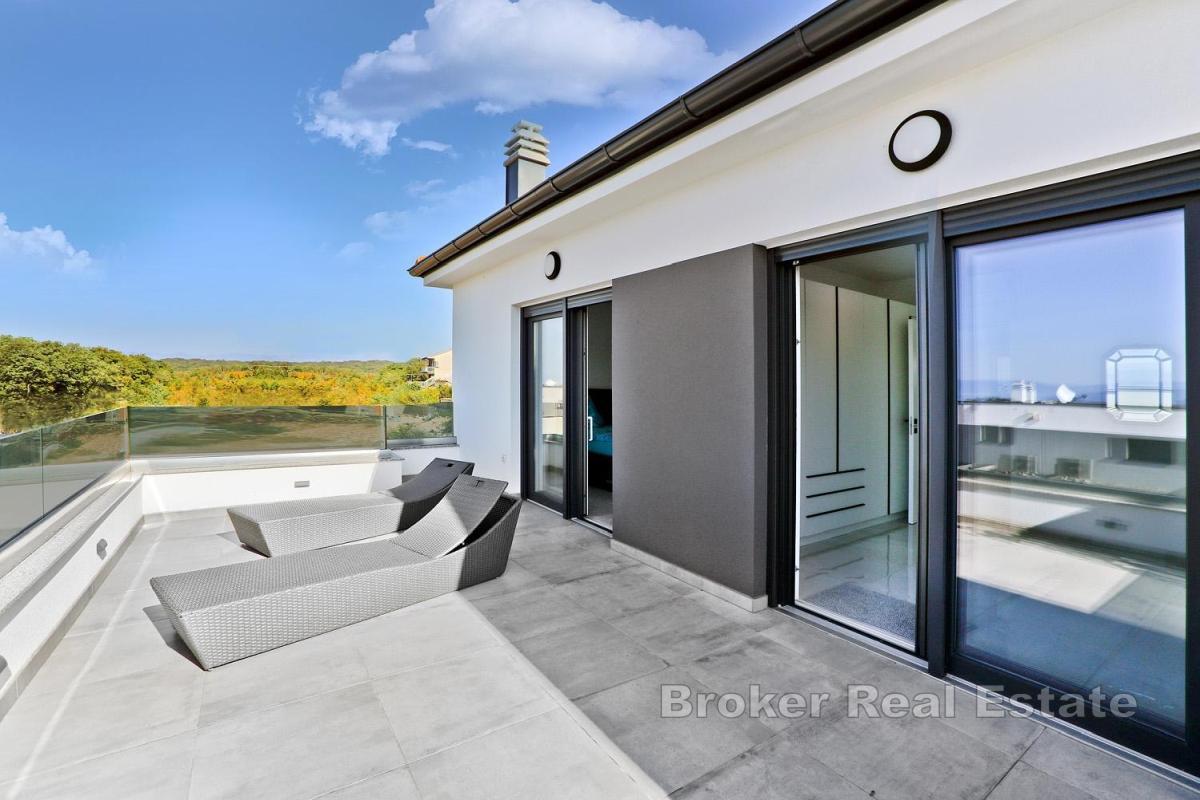 Villa mit Meerblick und beheiztem Pool