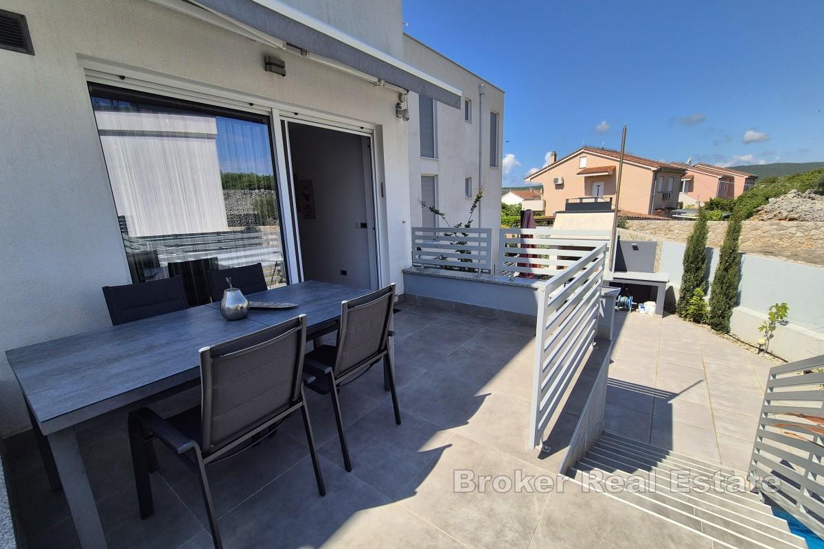 Wohnung mit Pool und Meerblick