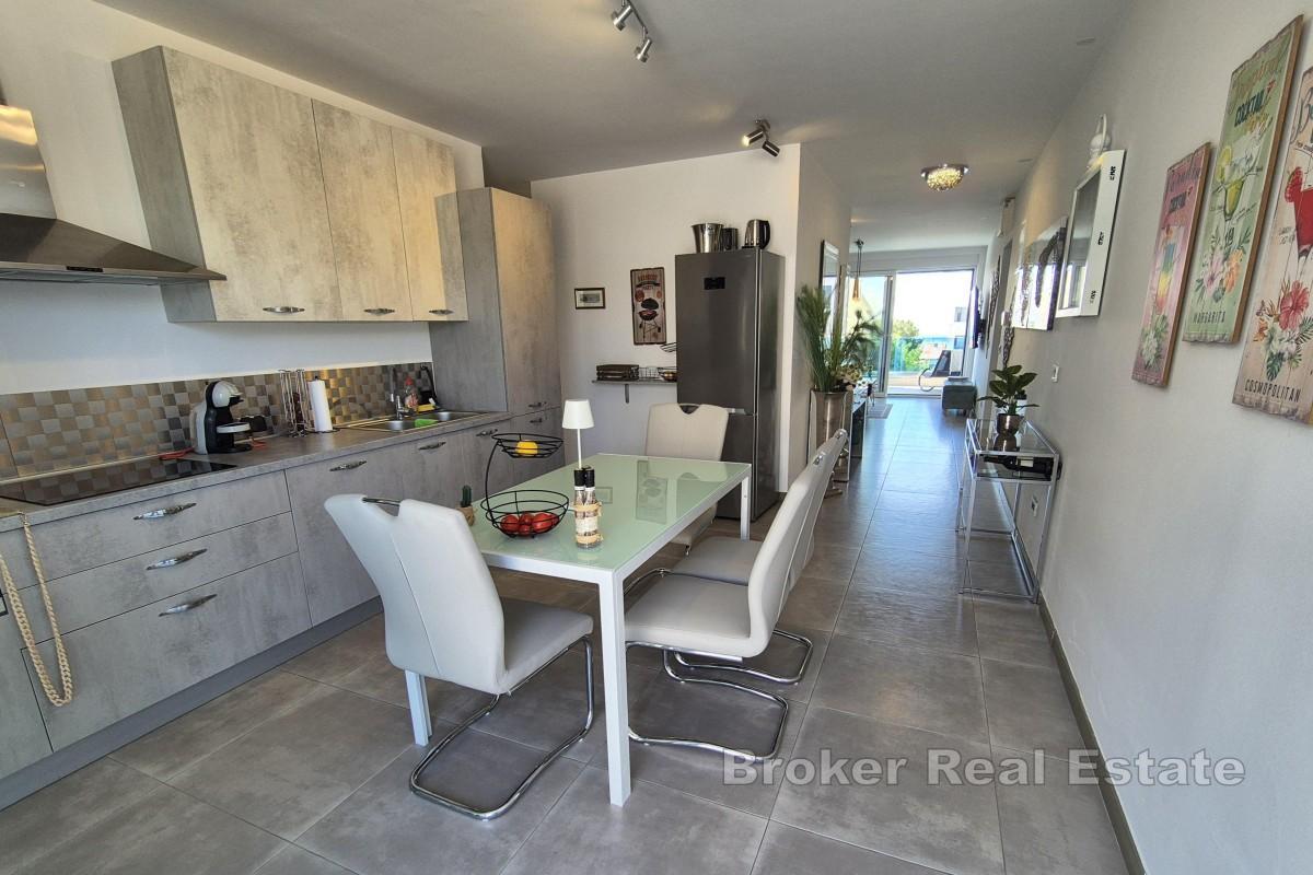 Wohnung mit Pool und Meerblick