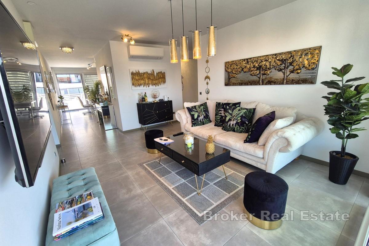 Wohnung mit Pool und Meerblick