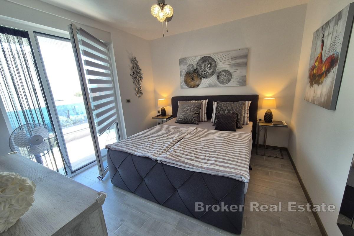 Wohnung mit Pool und Meerblick