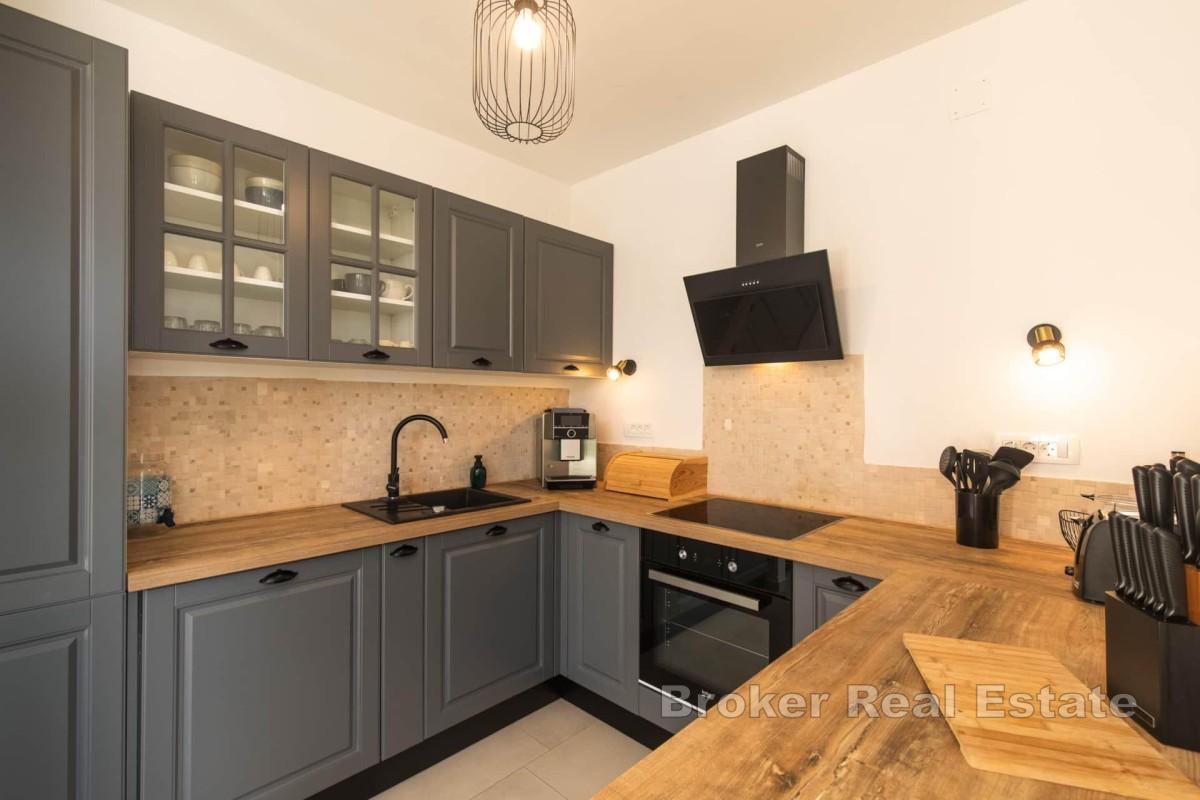 Dom bliźniaczy z widokiem na morze i basenem