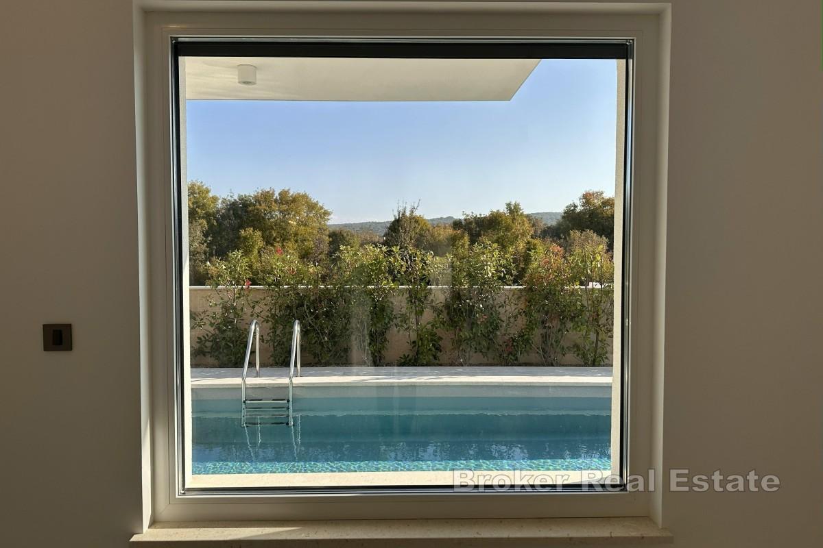 Maison moderne avec piscine près de Malinska