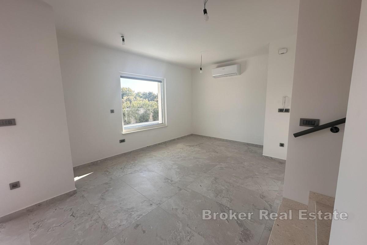 Maison moderne avec piscine près de Malinska