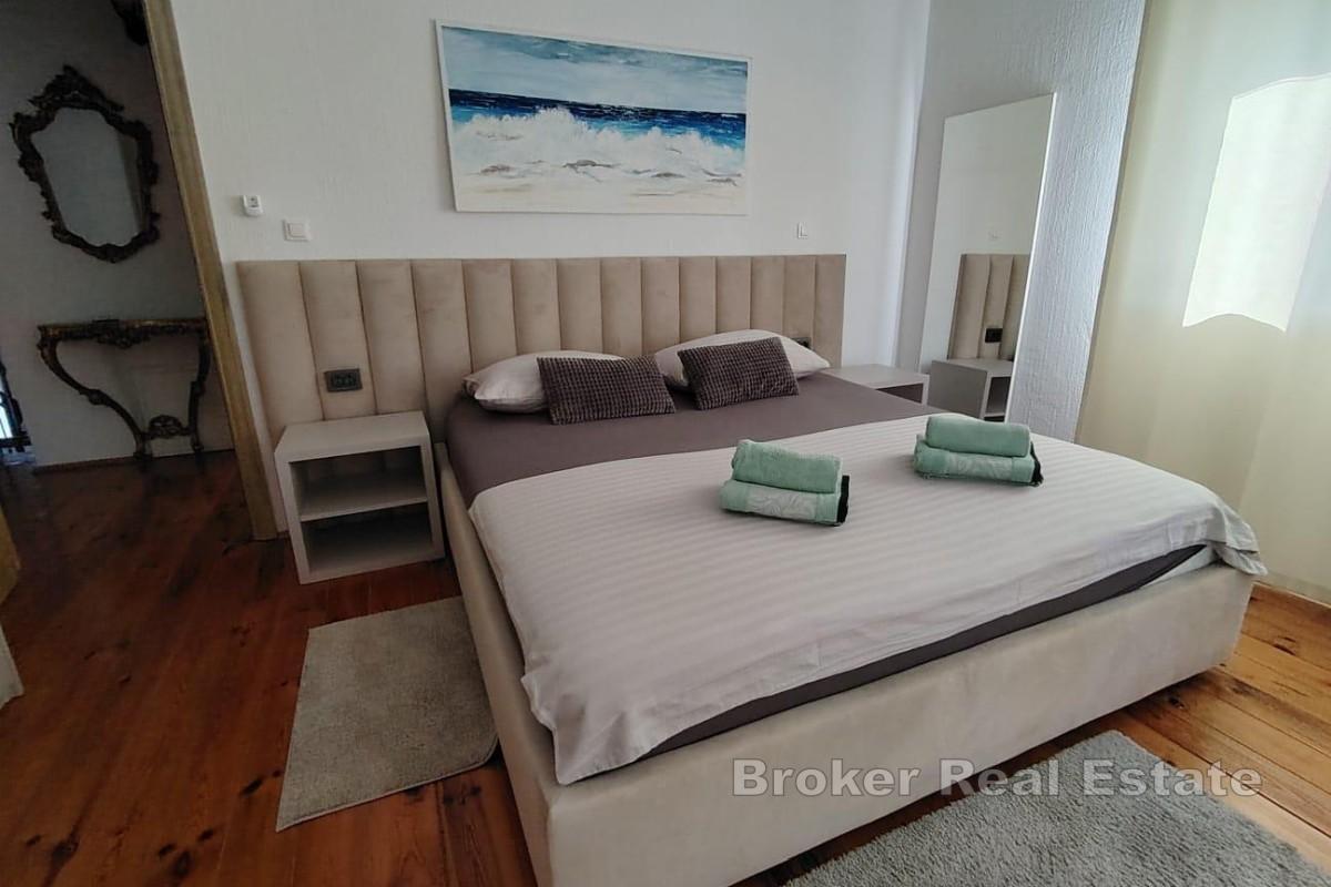 Istrisk steinvilla med oppvarmet basseng