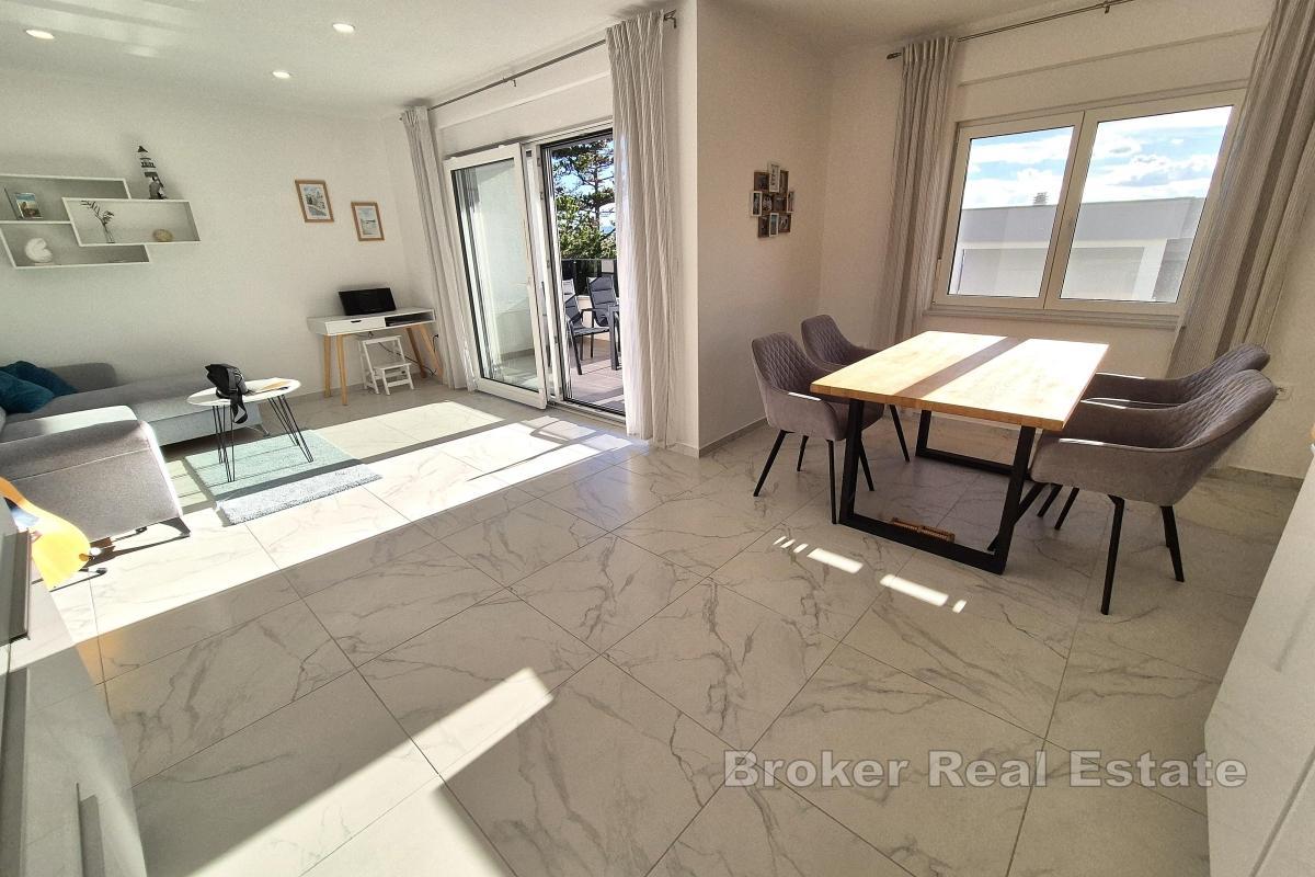 Современная квартира с видом на море