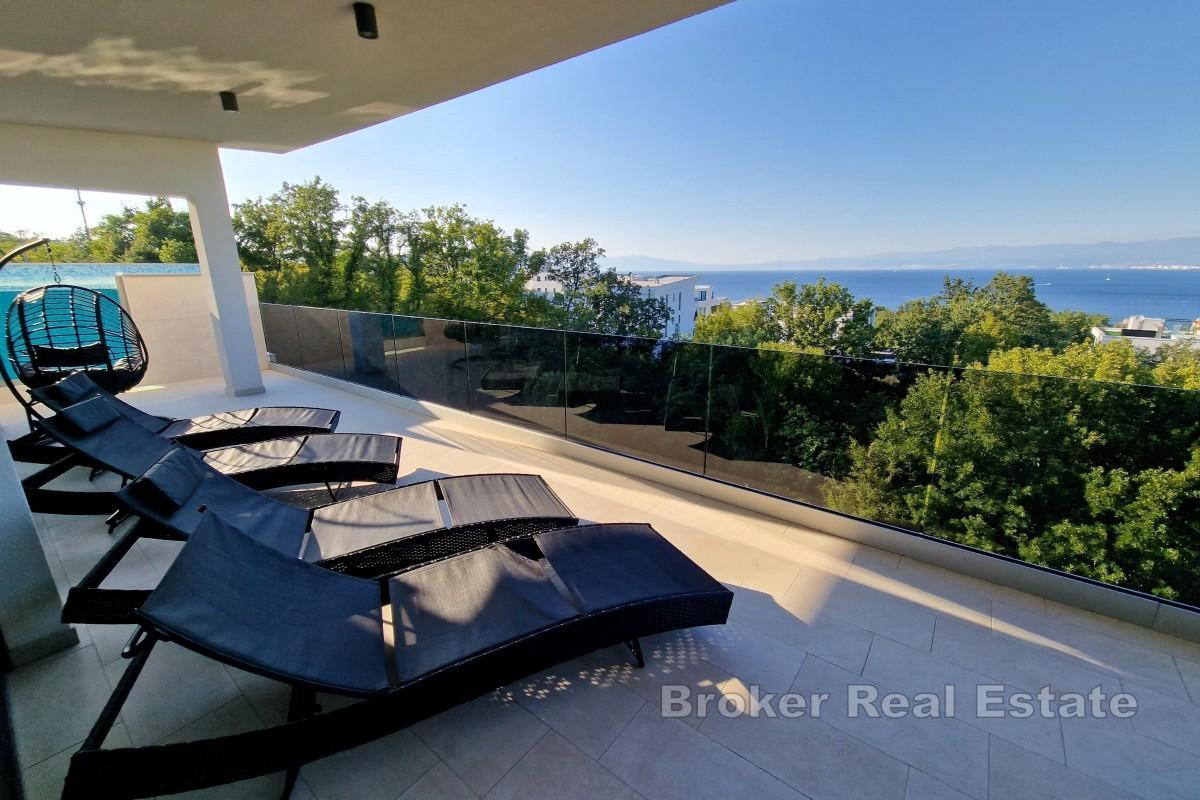 Nowoczesny apartament z widokiem na morze i basenem