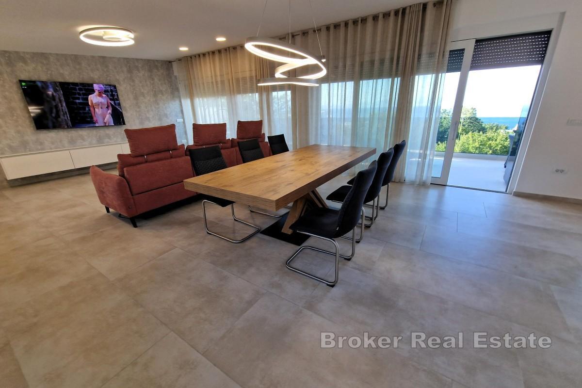 Nowoczesny apartament z widokiem na morze i basenem